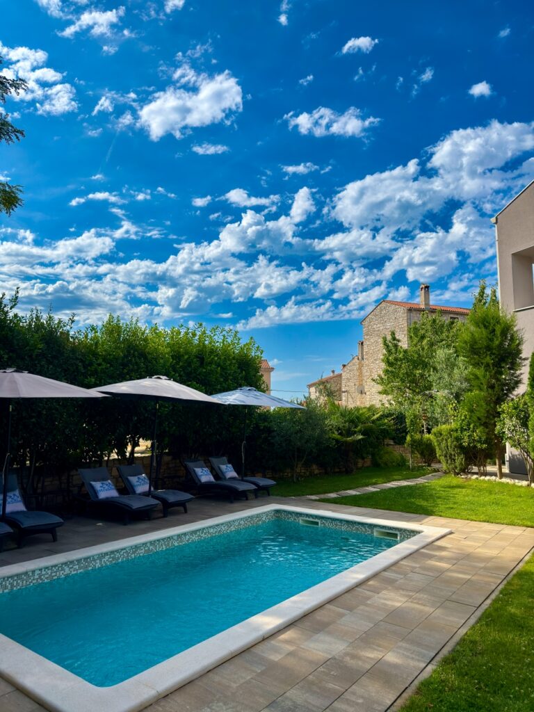 Your day, your pool, your paradise. Istra soley