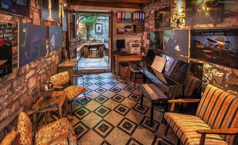 Kamene Priče (kamene priče)
restoran/bar