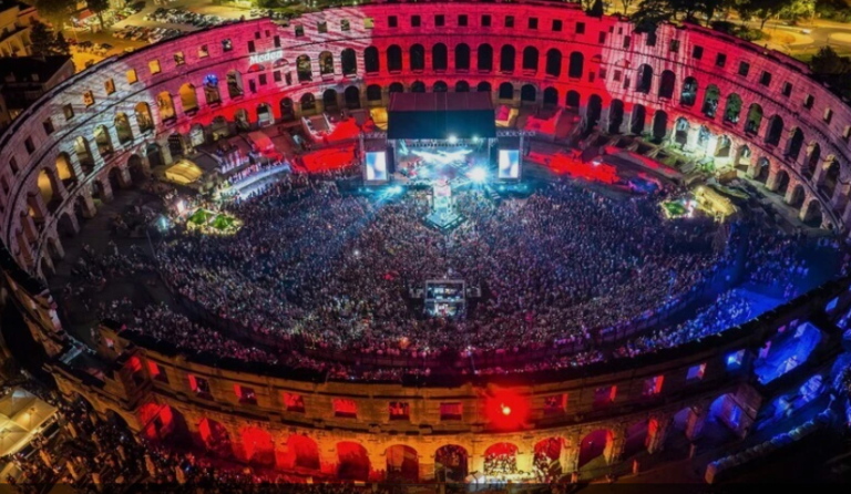 Pola Arena – un magnifico anfiteatro romano in riva al mare